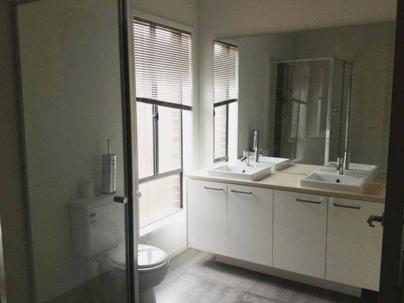 35 Lomandra Bowl, Melton West VIC 3337