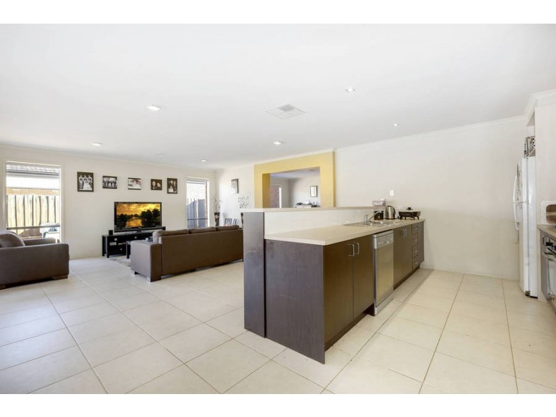 66 Black Knight Way, Kurunjang VIC 3337