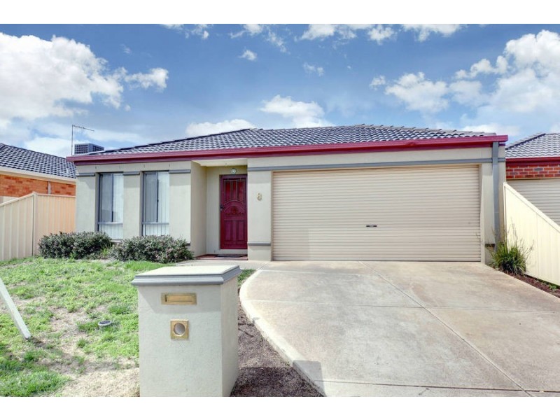 8 Featherhead Way, Melton West VIC 3337
