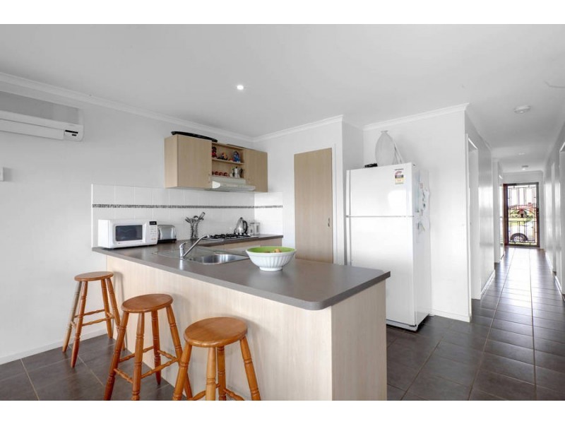 8 Featherhead Way, Melton West VIC 3337