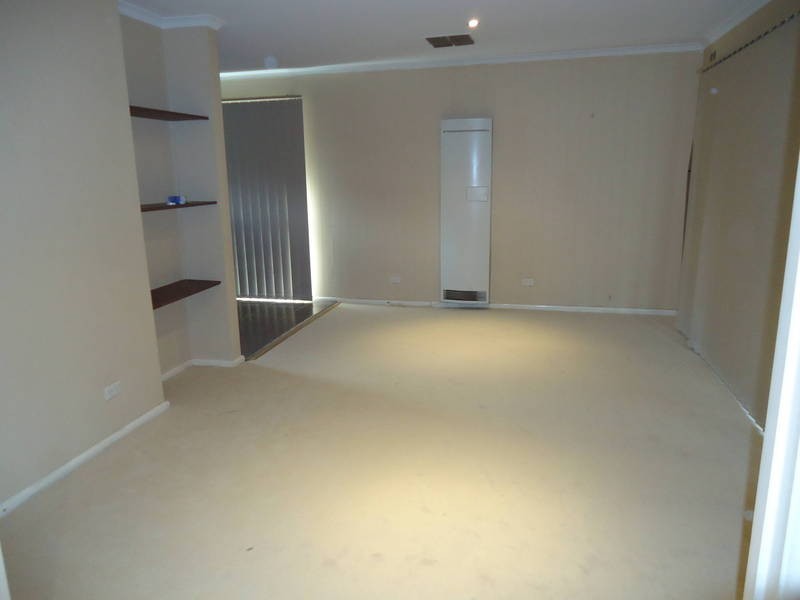 16 Manson Drive, Melton South VIC 3338