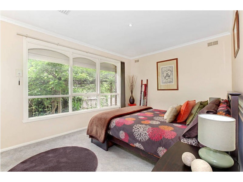 16 Manson Drive, Melton South VIC 3338