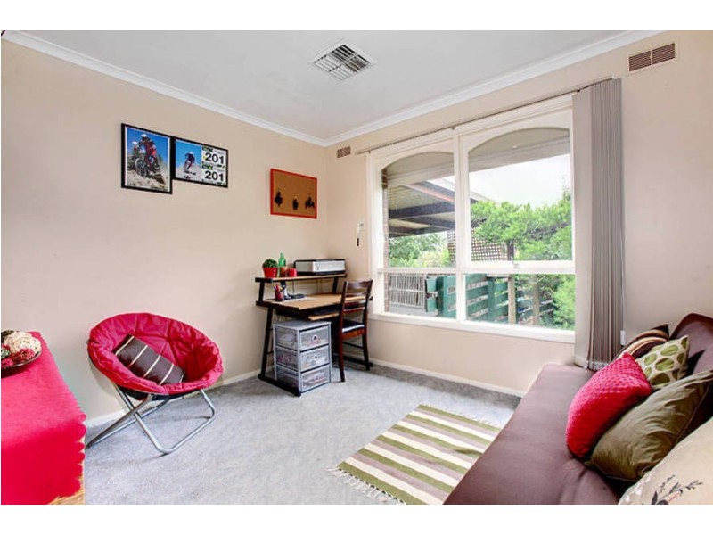 16 Manson Drive, Melton South VIC 3338