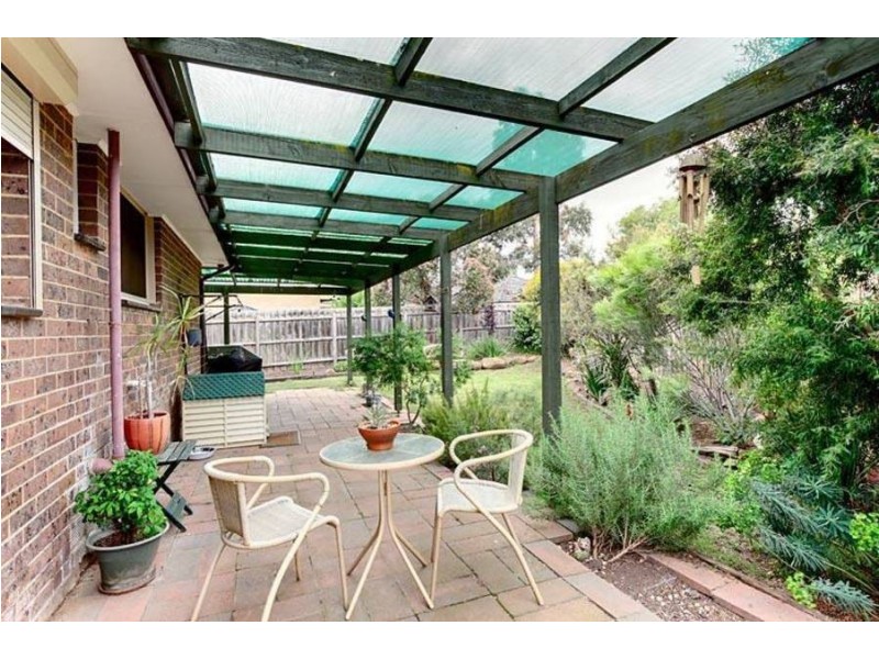 16 Manson Drive, Melton South VIC 3338