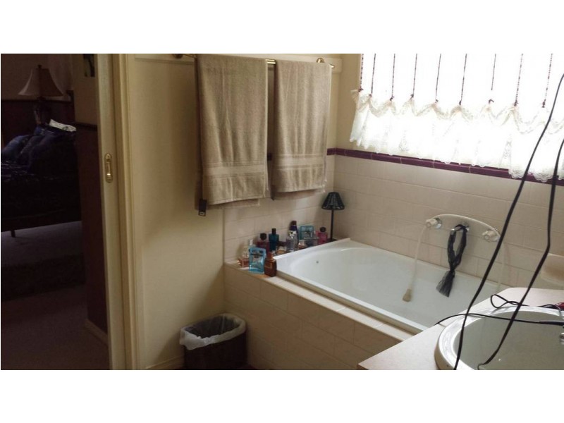 1 Todman Court, Melton West VIC 3337