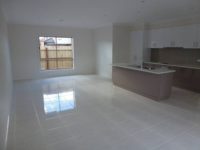 1/15 Carramar Drive,, Melton West VIC 3337