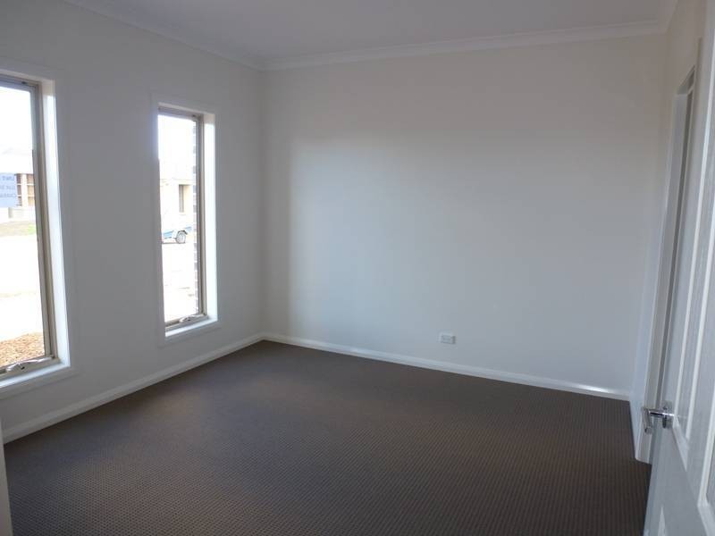 1/15 Carramar Drive,, Melton West VIC 3337