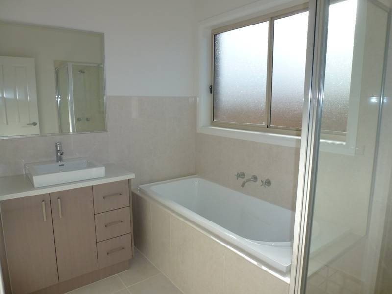 1/15 Carramar Drive,, Melton West VIC 3337