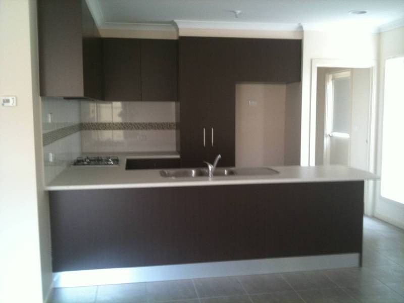 2/4 Black Knight Way, Kurunjang VIC 3337