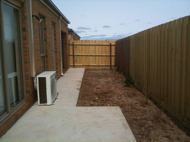 2/4 Black Knight Way, Kurunjang VIC 3337