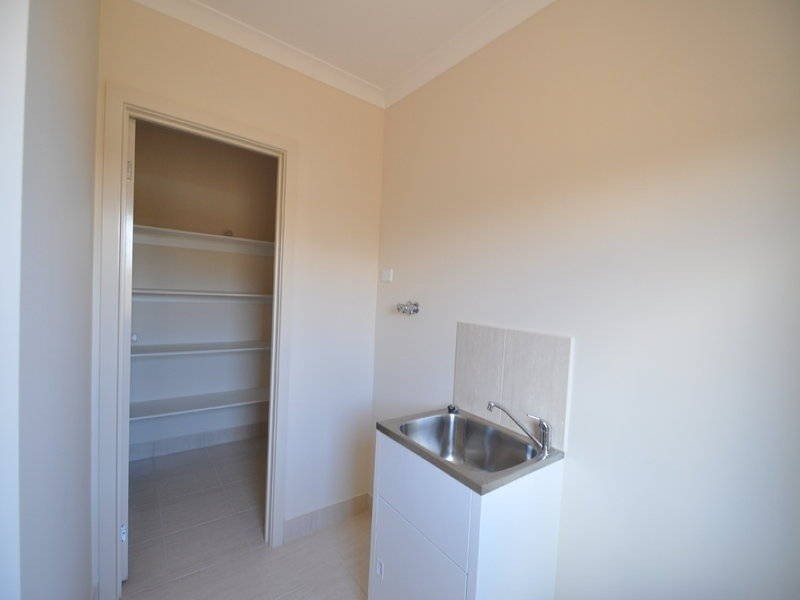 2/4 Black Knight Way, Kurunjang VIC 3337