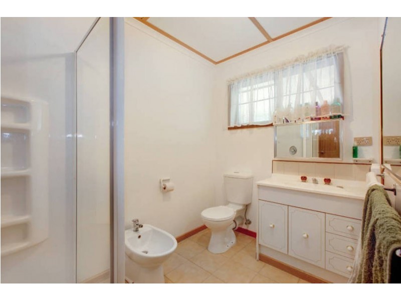 7 Roderick Drive, Kurunjang VIC 3337