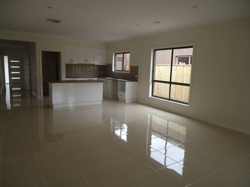 27 Leyana Crescent, Brookfield VIC 3338