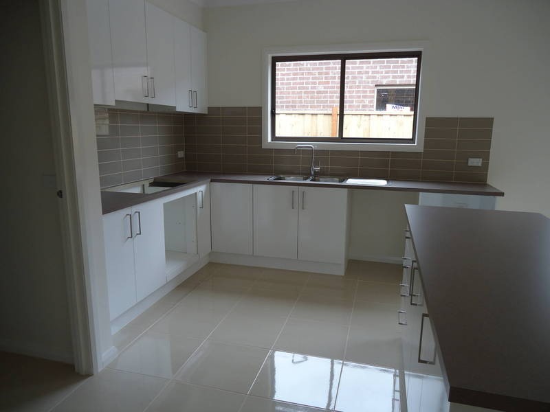 27 Leyana Crescent, Brookfield VIC 3338