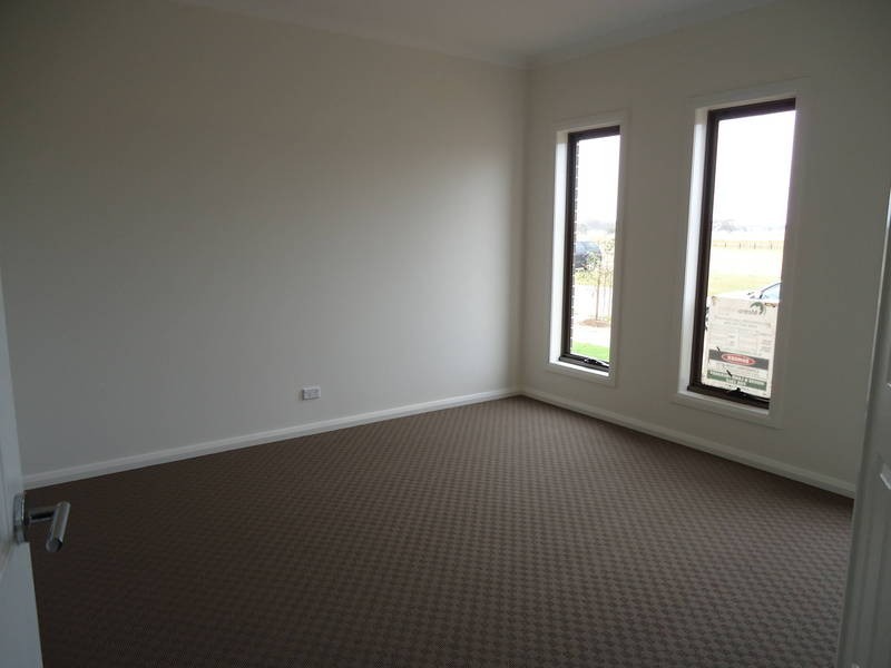 27 Leyana Crescent, Brookfield VIC 3338