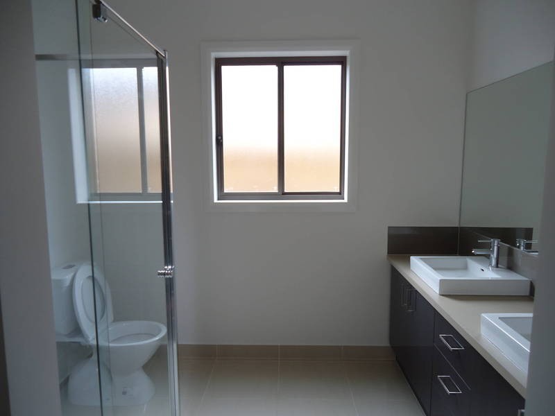 27 Leyana Crescent, Brookfield VIC 3338