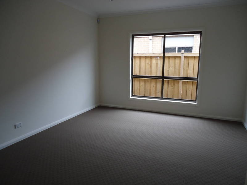 27 Leyana Crescent, Brookfield VIC 3338