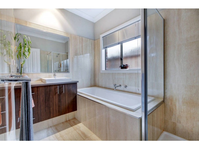 50 Chanticleer Avenue, Melton West VIC 3337