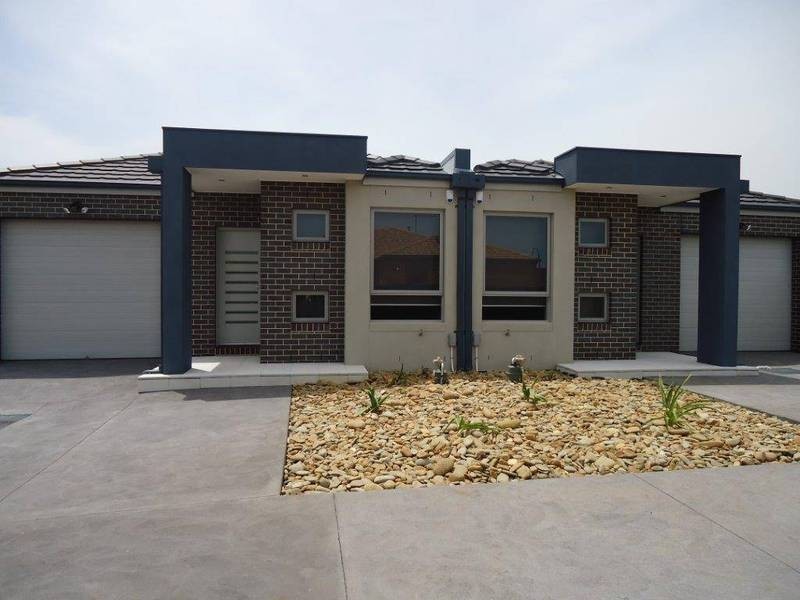 1/17 Birdswing Terrace, Melton South VIC 3338