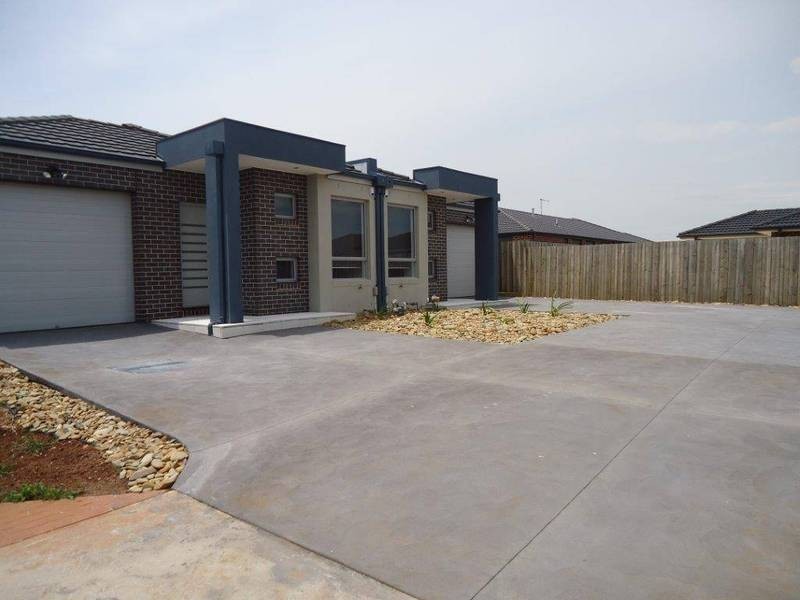 1/17 Birdswing Terrace, Melton South VIC 3338