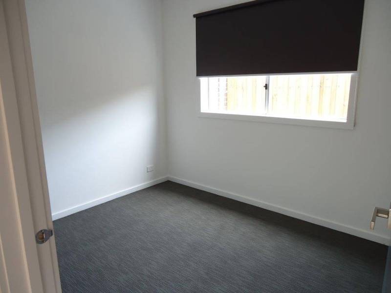 1/17 Birdswing Terrace, Melton South VIC 3338