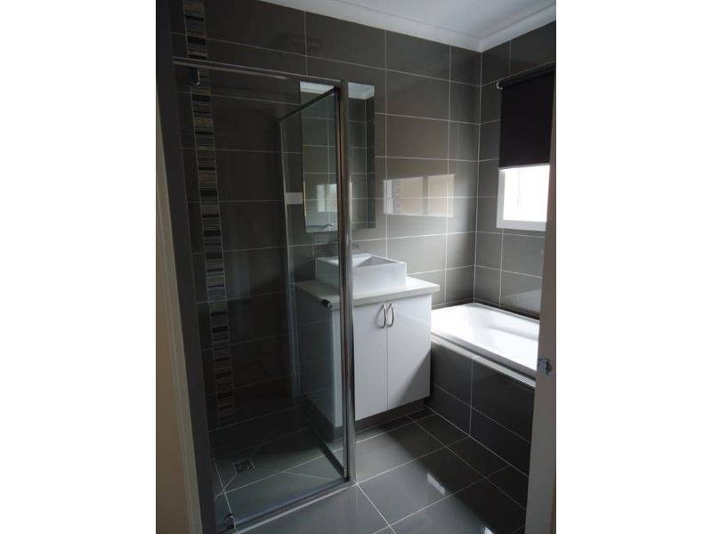 2/17 Birdswing Terrace, Melton South VIC 3338