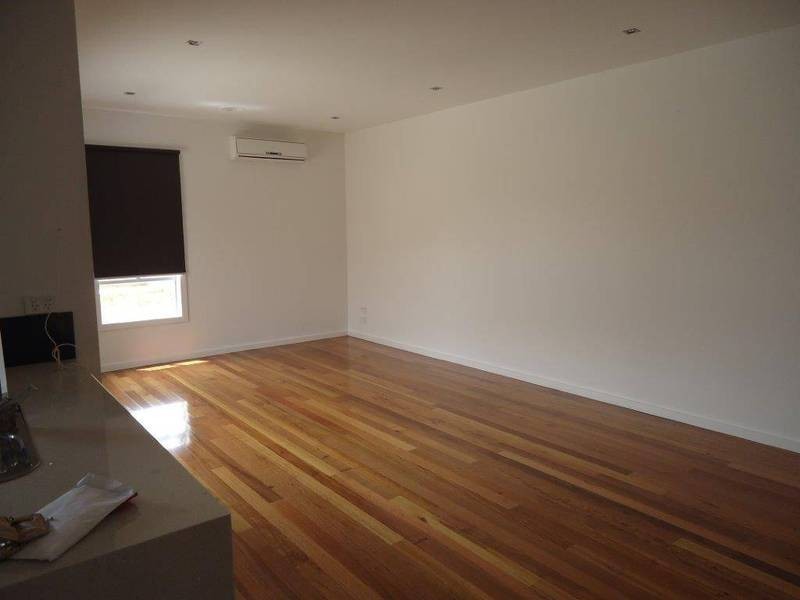 2/17 Birdswing Terrace, Melton South VIC 3338