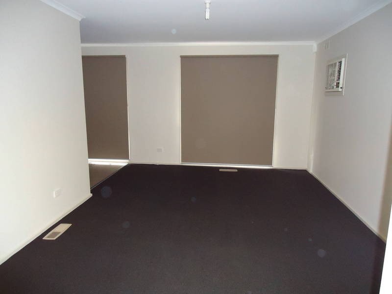 10 Penguin Street, Melton VIC 3337