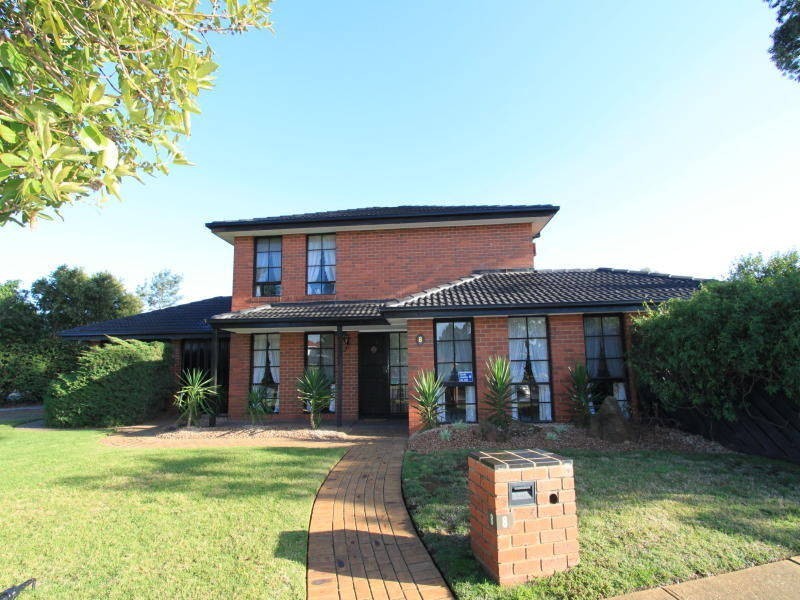 8 James Cook Drive, Melton West VIC 3337
