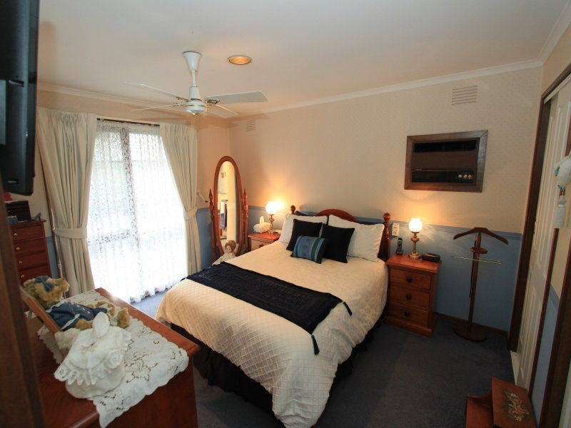 8 James Cook Drive, Melton West VIC 3337