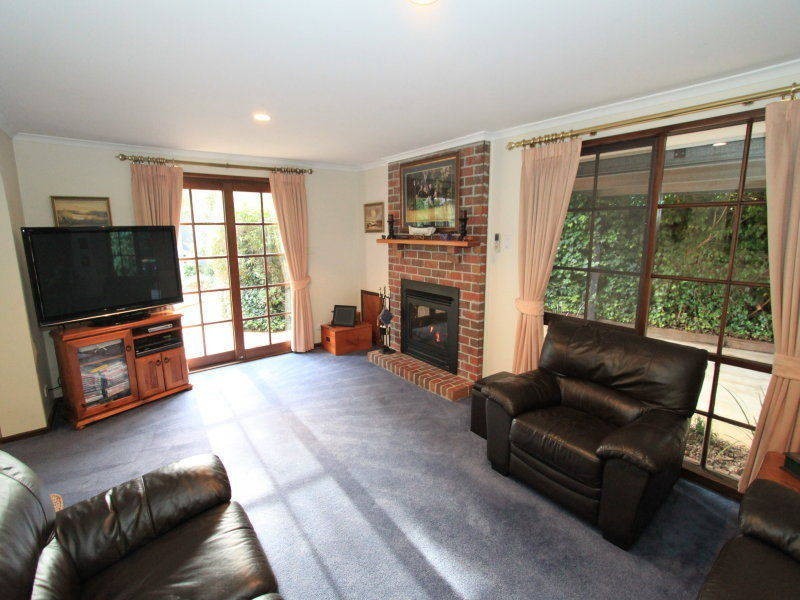 8 James Cook Drive, Melton West VIC 3337