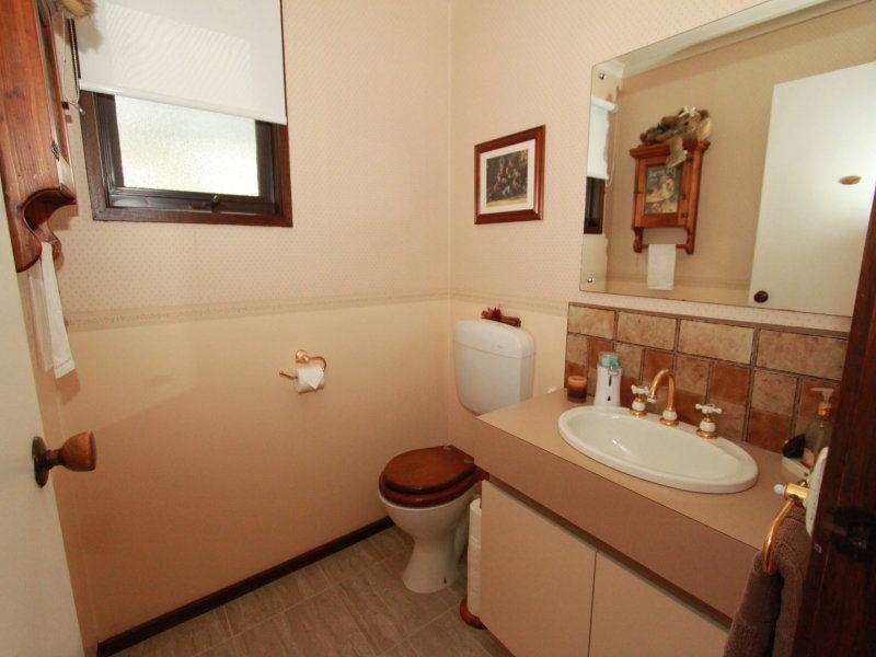 8 James Cook Drive, Melton West VIC 3337