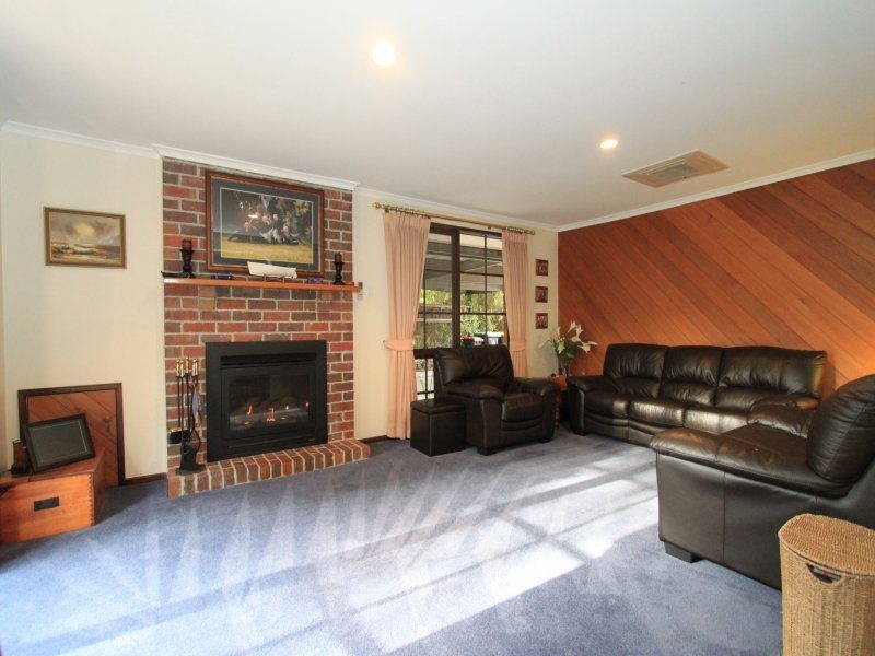 8 James Cook Drive, Melton West VIC 3337