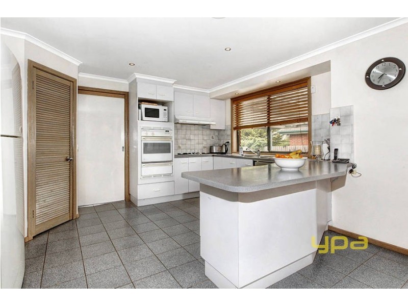 3 Mark Place, Melton West VIC 3337