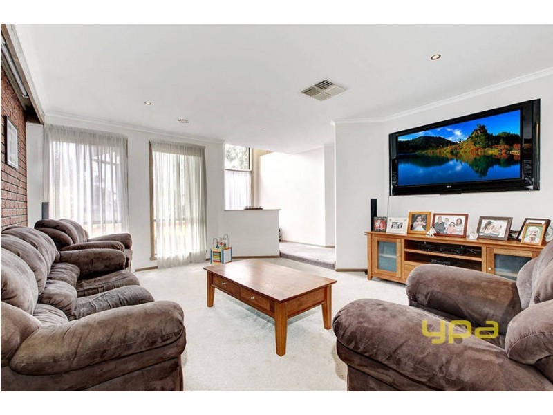 3 Mark Place, Melton West VIC 3337