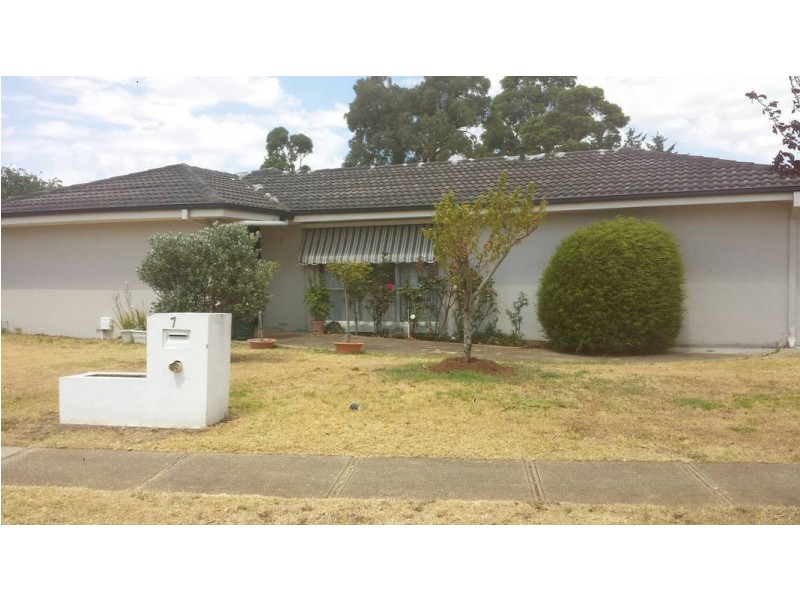 7 James Cook Drive, Melton West VIC 3337