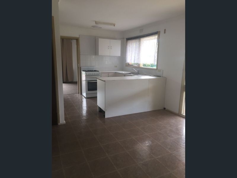 18 Manson Drive, Melton South VIC 3338