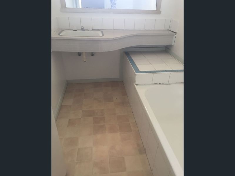 18 Manson Drive, Melton South VIC 3338