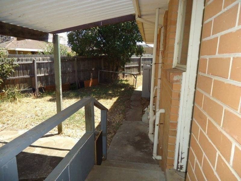 18 Manson Drive, Melton South VIC 3338