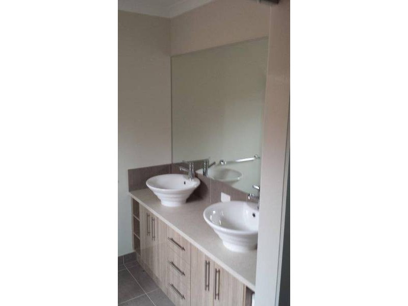 5 Exon Street, Melton South VIC 3338