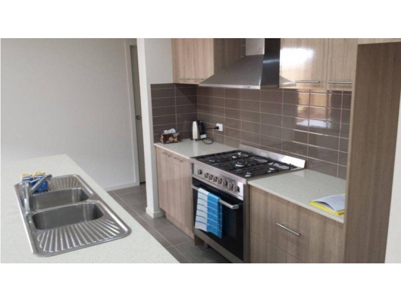 5 Exon Street, Melton South VIC 3338