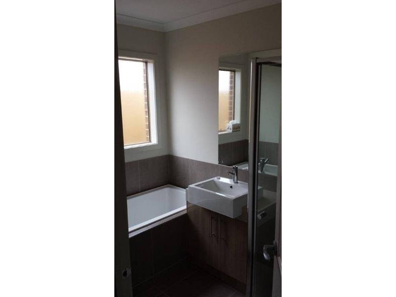 5 Exon Street, Melton South VIC 3338