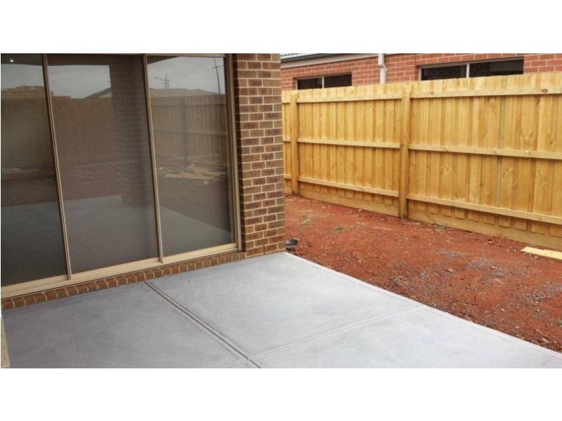 5 Exon Street, Melton South VIC 3338