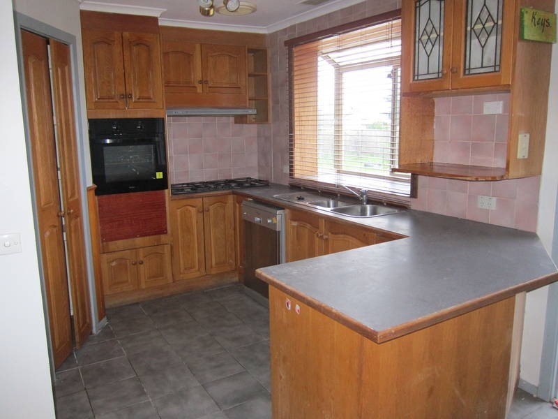 6 Teeda Court, Melton South VIC 3338