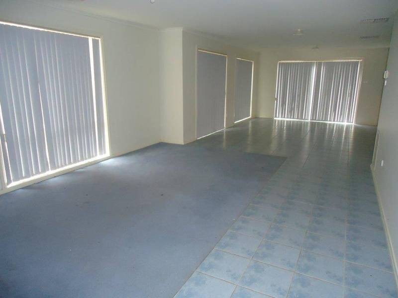 20 Meadow Glen Drive, Melton West VIC 3337