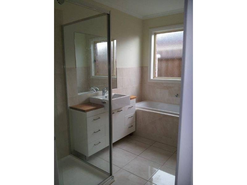 1/16 Haywood Grove, Melton West VIC 3337