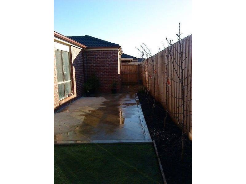 1/16 Haywood Grove, Melton West VIC 3337