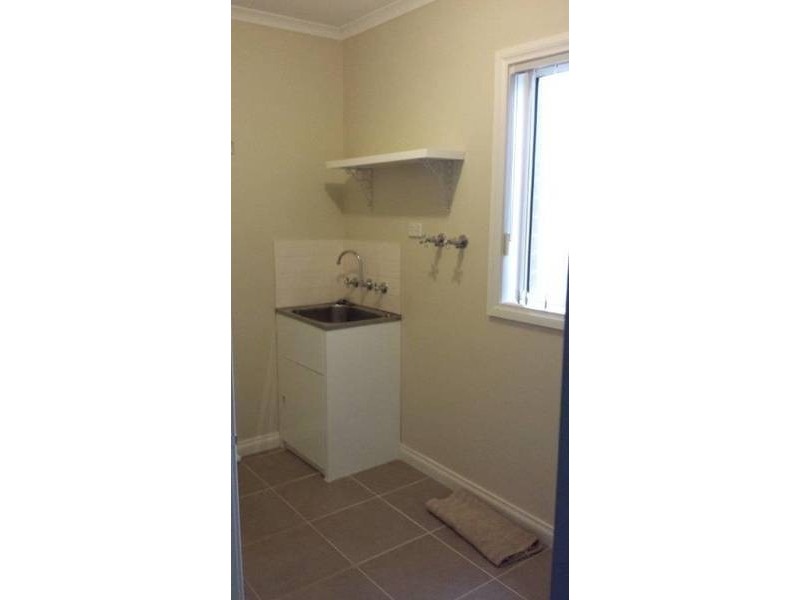 18/3  Austin Place, Melton South VIC 3338