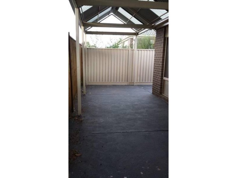 18/3  Austin Place, Melton South VIC 3338