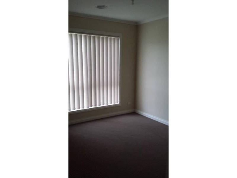 18/3  Austin Place, Melton South VIC 3338